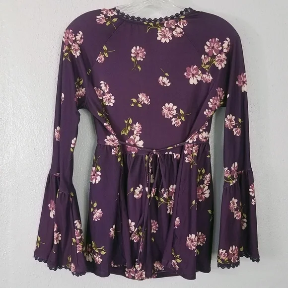 Purple Bell Sleeve Crochet Trimmed Blouse - Picture 6 of 8